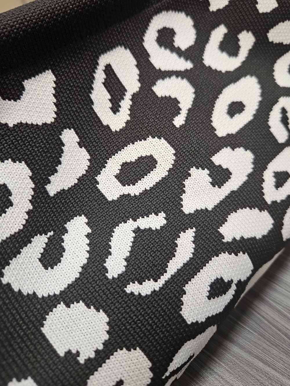 NEW Black & White Leopard Knit Hinge Closure Clutch - Picture 8 of 13